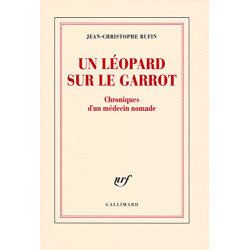 Un léopard sur le garrot: Chroniques d'un médecin nomade