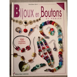Bijoux en boutons et perles