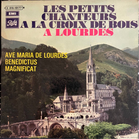 Les petits chanteurs a la croix de bois a lourdes