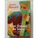 Une femme en blanc
