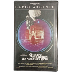 Quatre mouches de velours gris