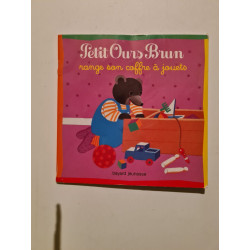Petit Ours Brun: Petit ours Brun range son coffre a jouets