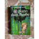 Un piano dans l'herbe