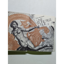 Une jeune fille nue