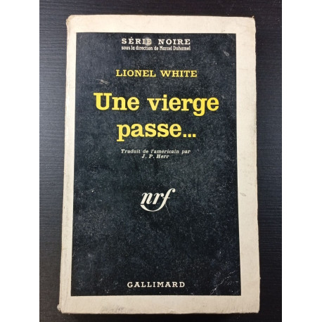 Une vierge passe