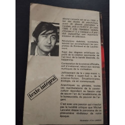 Le Jeune Lion Dort Avec Les Dents