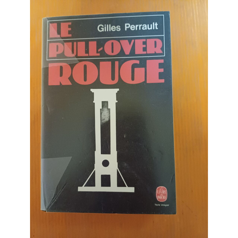Le pull over rouge