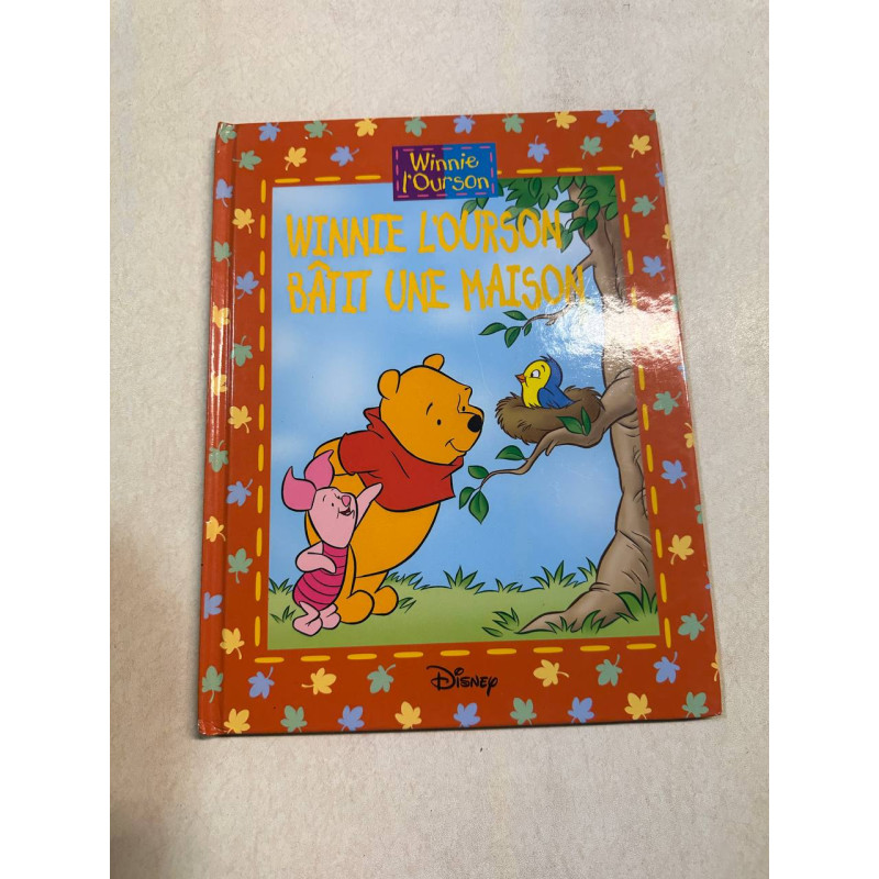 Winnie l'ourson bâtit une maison