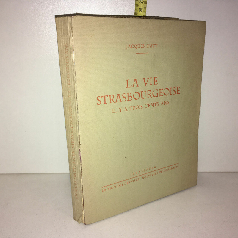 Jacques Hatt LA VIE STRASBOURGEOISE IL Y A TROIS CENTS ANS Dna NUM