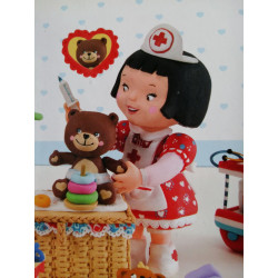 Nina joue au docteur