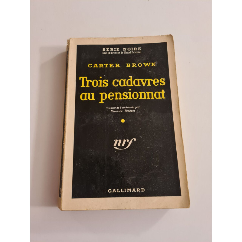 Trois cadavres au pensionnat