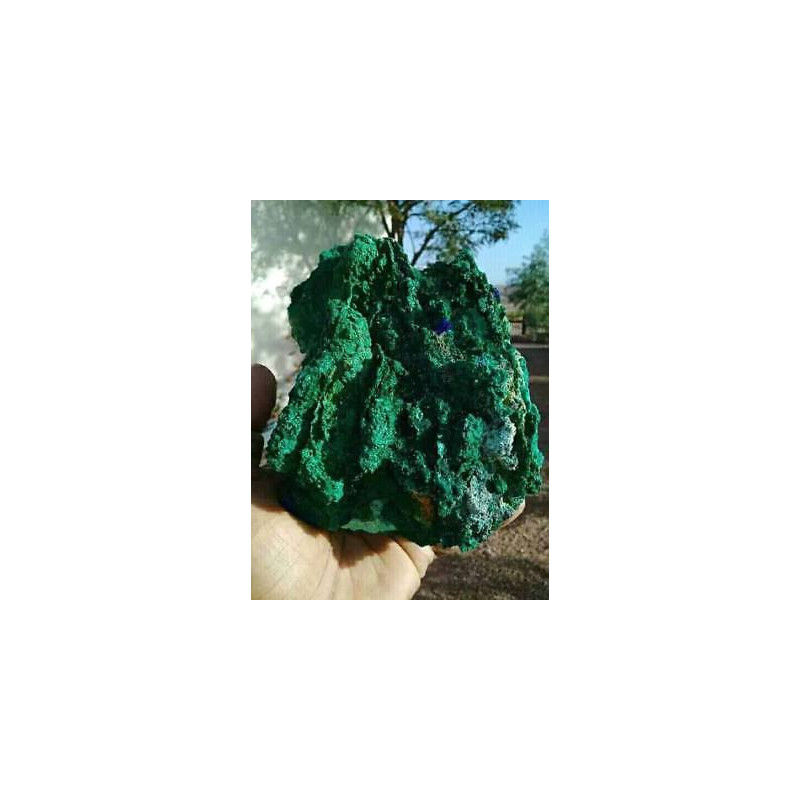 Grand bloc de malachite avec des traces d'azurite. Dimensions 15cm...