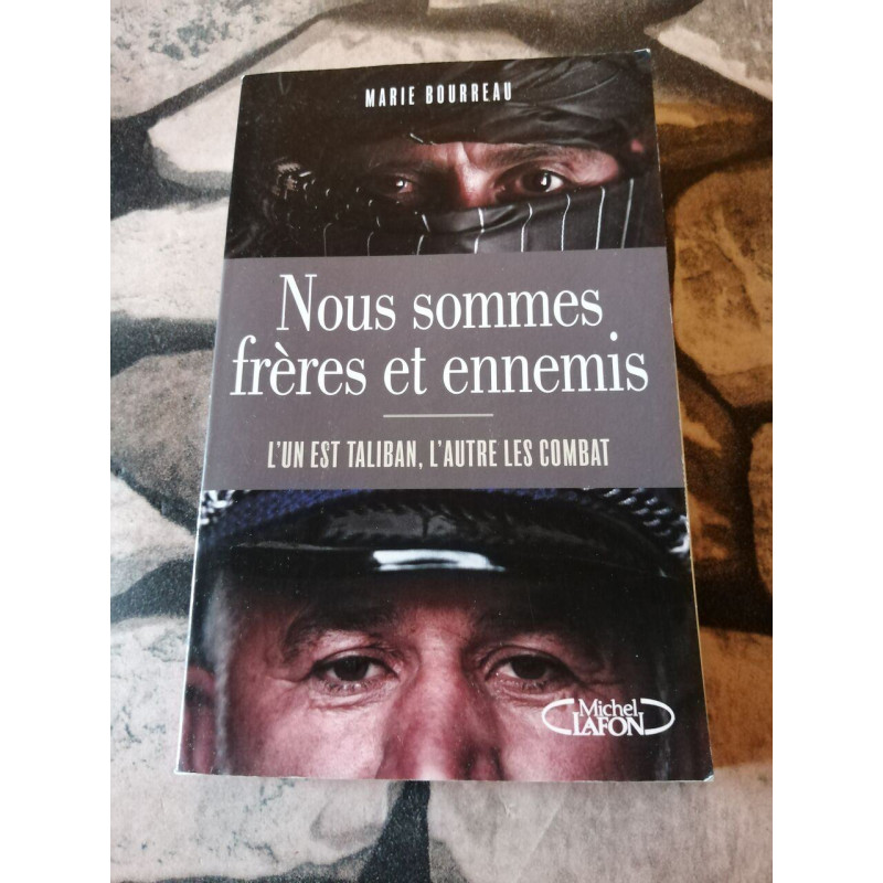 Nous sommes frères et ennemis . L'un est taliban l'autre les combat