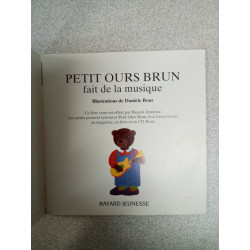 Petit ours brun fait de la musique
