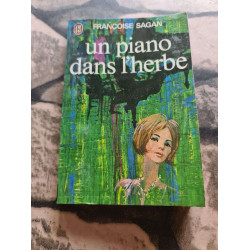 Un piano dans l'herbe