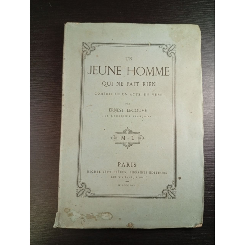 Un jeune homme qui ne fait rien