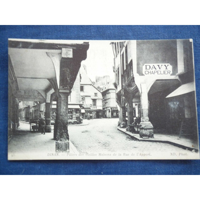 CPA Dinan Piliers des vieilles Maisons de la Rue de...