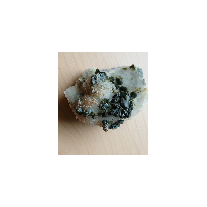 Epidote quartz REP3 69g 62mm41mm