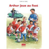 Arthur joue au foot