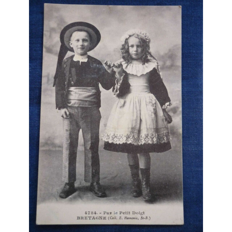 CPA Par le Petit Doigt-Bretagne Collection E. Harmonic St-B