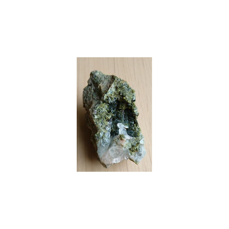 Epidote quartz REP4 131g 60mm37mm
