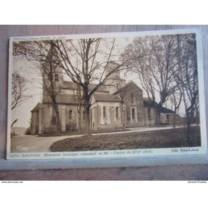Eglise Saint-Vorles (Monument historique commencé en 991 - clocher... Eglise Saint-Vorles (Monument historique commencé en 991 - clocher...