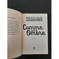 Comme une ombre: roman (J'ai lu)