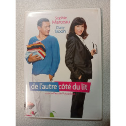 De l'autre côté du lit