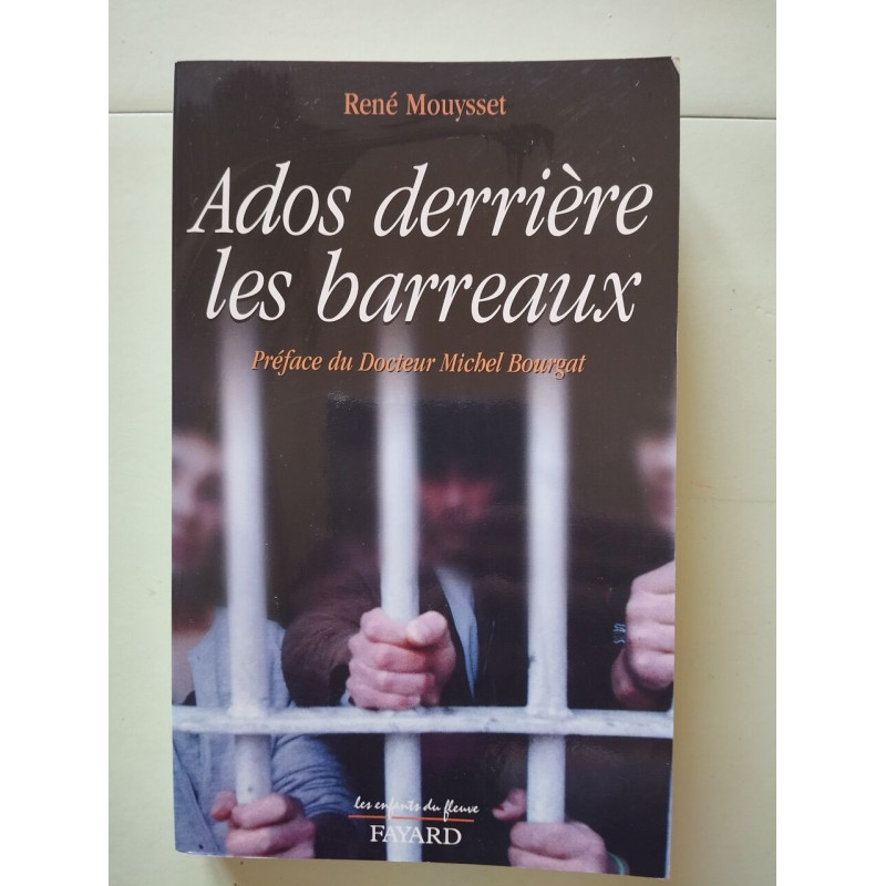 Ados derrière les barreaux