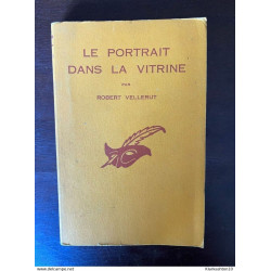 Le portrait dans la vitrine Le masque