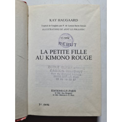 La petite fille au kimono rouge