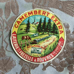 Camembert extra fabrique dans les Vosges