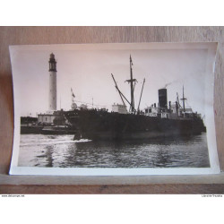 Le Phare. Navire quittant le Port