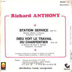Station Service (Le Plein Les Pneus L'huile Et L'eau)