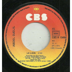 Elle Passe Sa Vie En Voyage