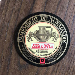 Camembert de normandie elle et vire