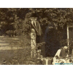 Ancienne photo d'une procession religieuse à identifier avec Blason