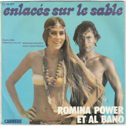 Enlacés Sur Le Sable