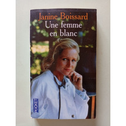 Une femme en blanc
