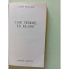 Une femme en blanc