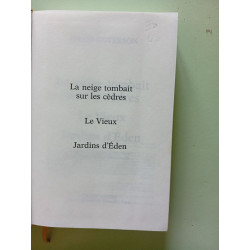 La neige tombait sur les cèdres