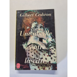 Une abeille contre la vitre