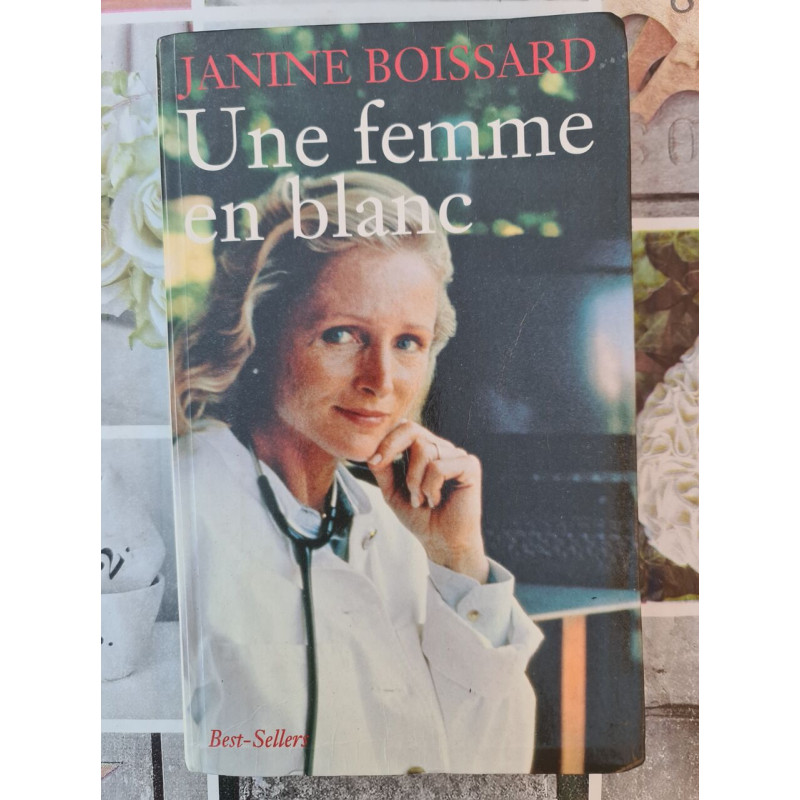 Une femme en blanc