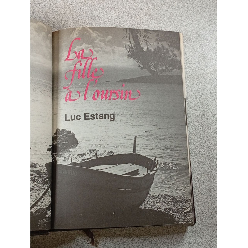 La fille à l'oursin