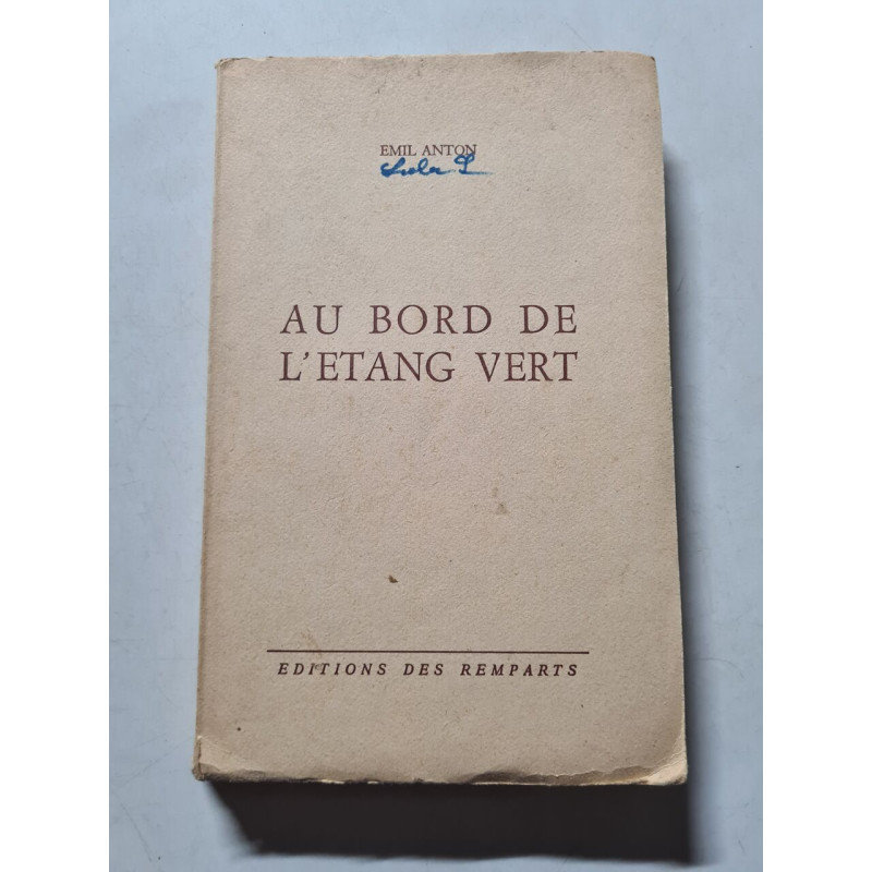 Au bord de l'étang vert