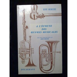 René demeure à l'écoute des oeuvres musicales