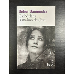 Caché dans la maison des fous