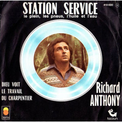 Station Service (Le Plein Les Pneus L'huile Et L'eau)