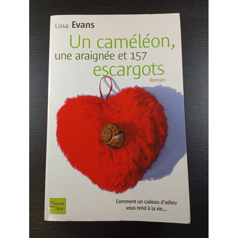 Un caméléon une araignée et 157 escargots