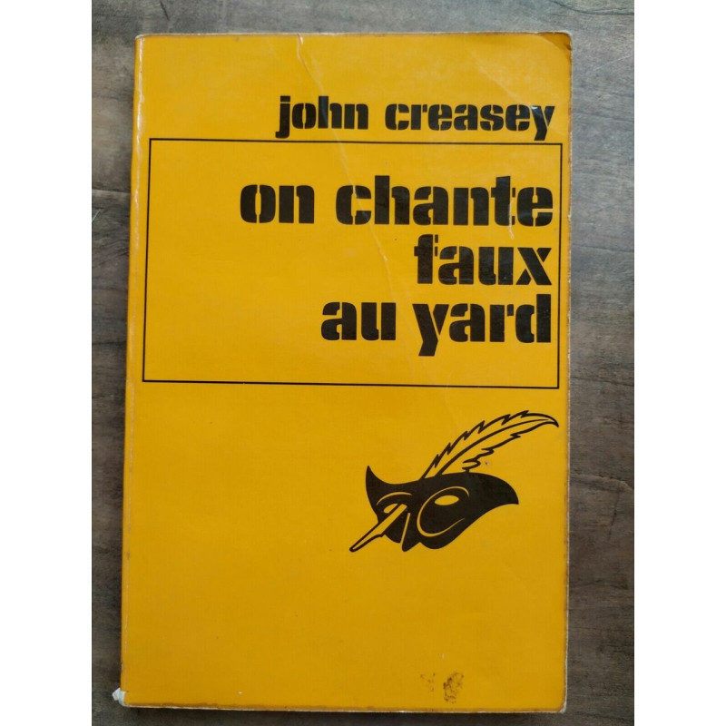 On chante faux au Yard Club des masque